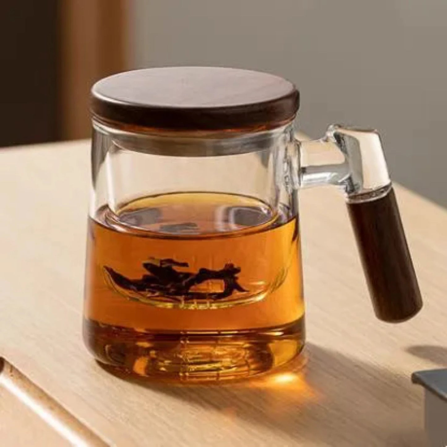 Glass Tea Cup with Walnut Wooden Handle and Lid – Elegant Design for Scented Tea and Office Use