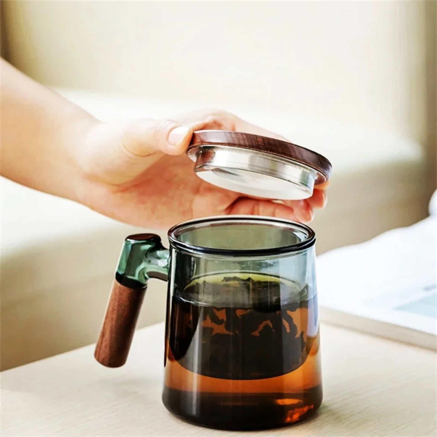 Glass Tea Cup with Walnut Wooden Handle and Lid – Elegant Design for Scented Tea and Office Use