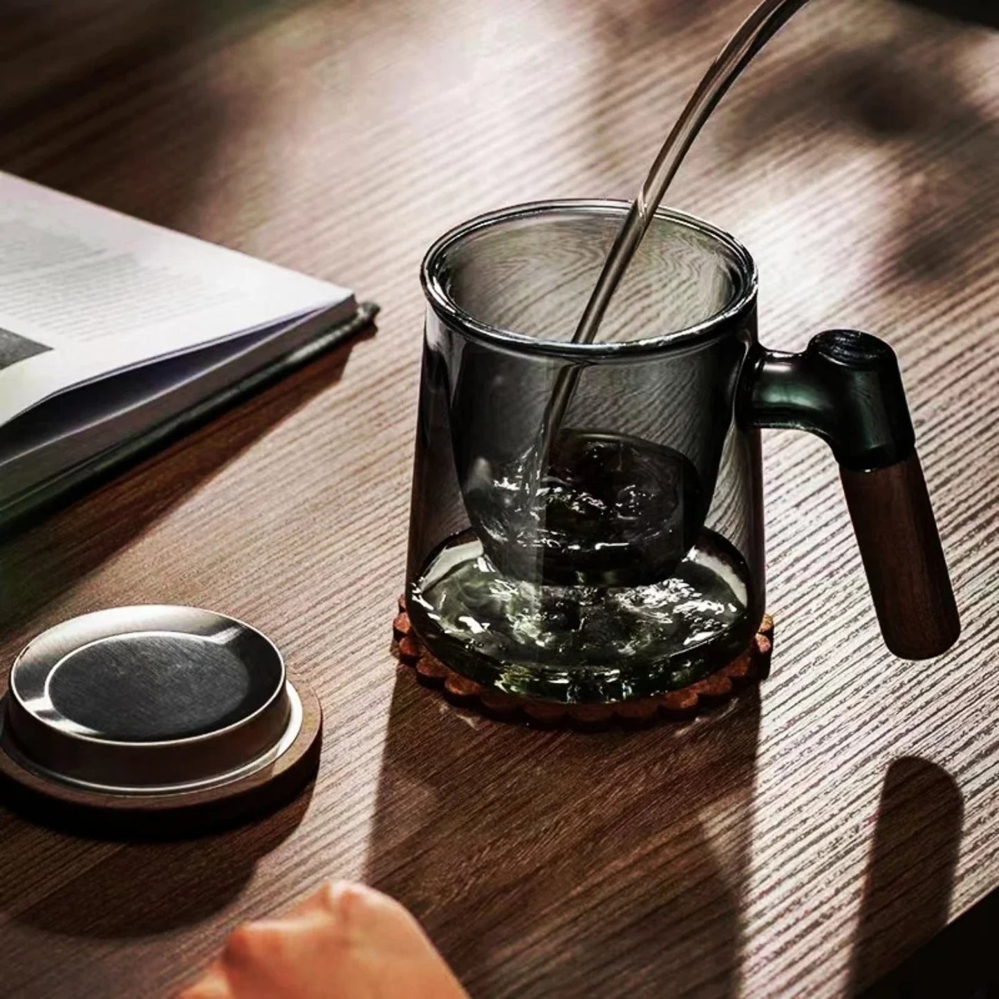 Glass Tea Cup with Walnut Wooden Handle and Lid – Elegant Design for Scented Tea and Office Use