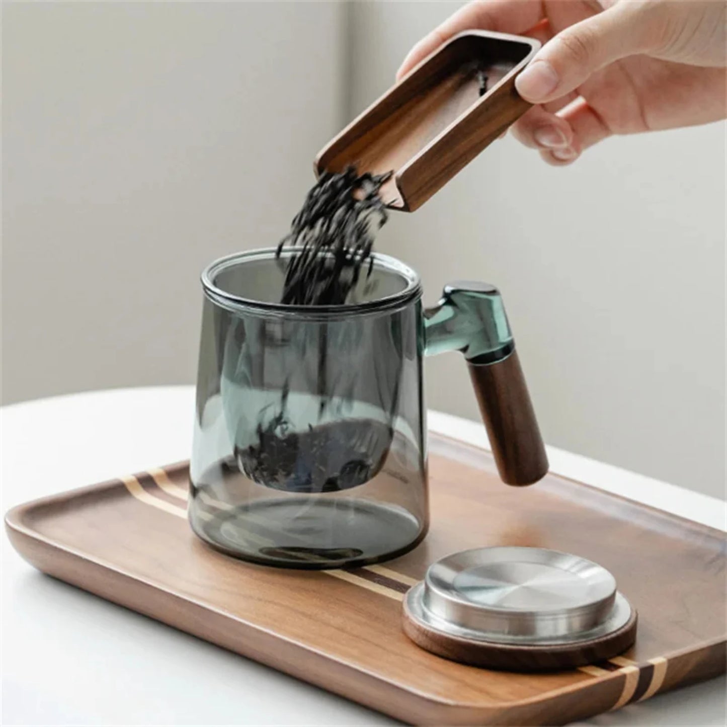 Glass Tea Cup with Walnut Wooden Handle and Lid – Elegant Design for Scented Tea and Office Use